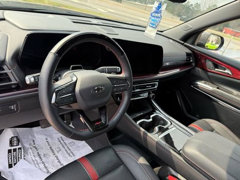 Used 2024 Chevrolet Traverse RS image 11