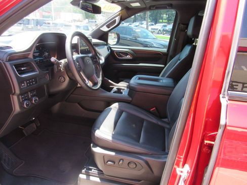 Used 2024 Chevrolet Tahoe Z71 w/ Luxury Package AWD/4WD image 13