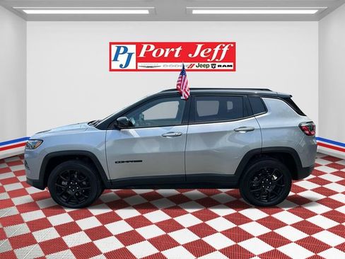 Certified 2022 Jeep Compass Altitude w/ Convenience Group image 2