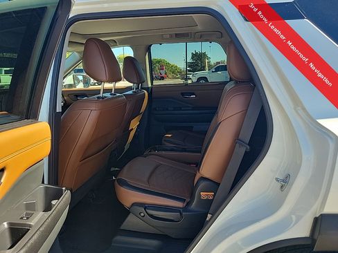 Used 2022 Nissan Pathfinder Platinum w/ Cargo Package image 12