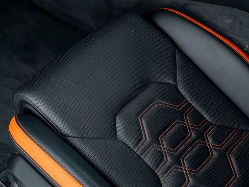 Used 2025 Lamborghini Urus SE AWD/4WD image 16