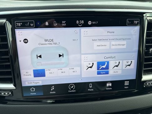 Used 2024 Chrysler Pacifica Touring-L FWD image 12