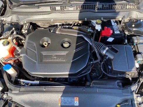 Used 2018 Ford Fusion SE w/ Fusion SE Technology Package image 32