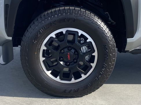 Certified 2025 Toyota Tacoma TRD Off-Road image 8