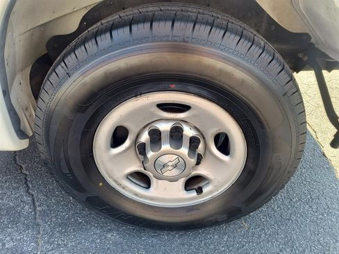 Used 2015 Chevrolet Express 2500 RWD image 12