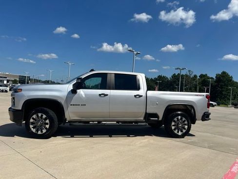 Used 2022 Chevrolet Silverado 2500 Custom w/ Custom Value Package AWD/4WD image 6