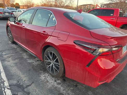 Used 2023 Toyota Camry SE w/ Cold Weather Package image 4
