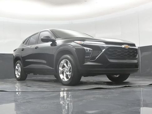 Used 2026 Chevrolet Trax LS w/ LS Convenience Package FWD image 53