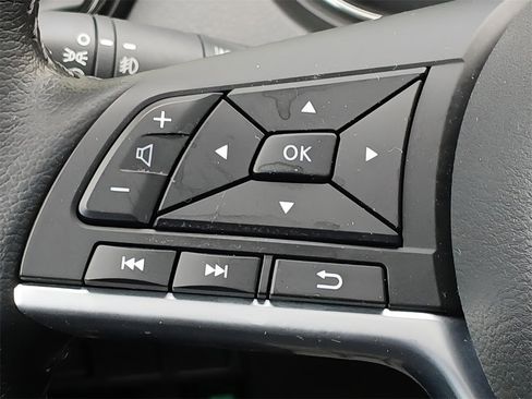 Used 2022 Nissan Rogue Sport SL w/ Premium Package image 19