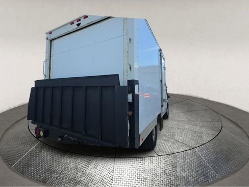 Used 2017 Chevrolet Express 3500 RWD image 2