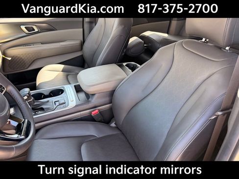 Certified 2026 Kia Carnival FWD image 13