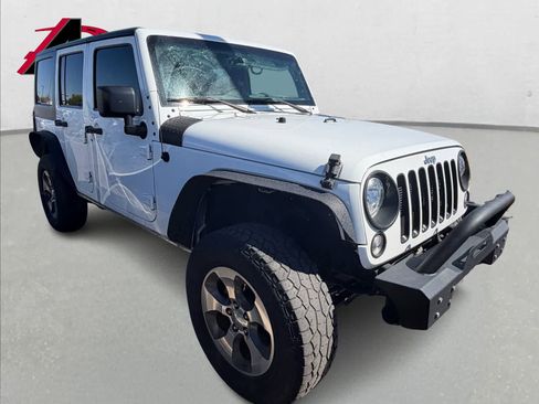 Used 2017 Jeep Wrangler Unlimited Sahara w/ Connectivity Group image 5