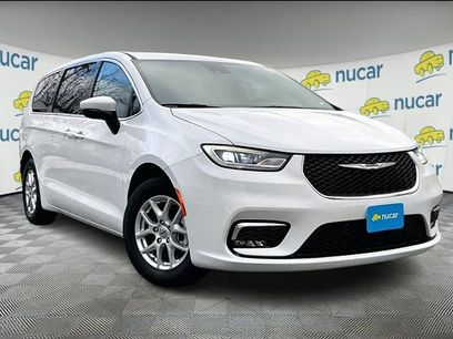 Used 2023 Chrysler Pacifica Touring-L
