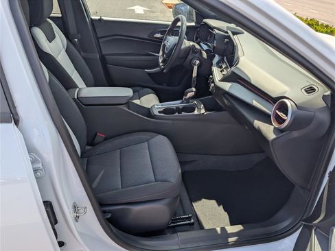New 2026 Chevrolet Trax RS w/ Sunroof Package FWD image 6