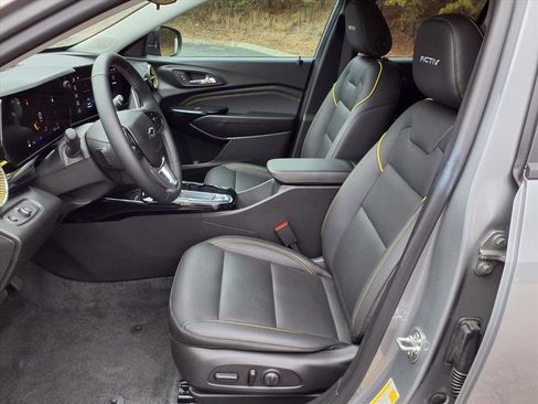 Used 2025 Chevrolet Trax ACTIV w/ Sunroof Package image 11