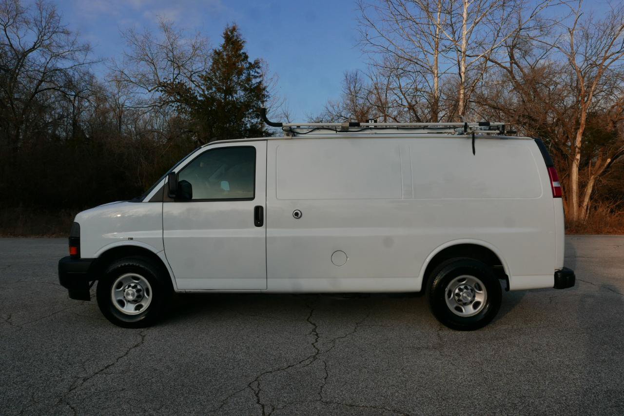 Used 2018 Chevrolet Express 2500 w/ Driver Convenience Package RWD image 2
