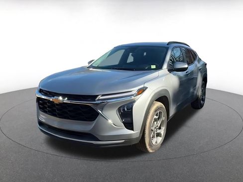 Used 2025 Chevrolet Trax LT image 7