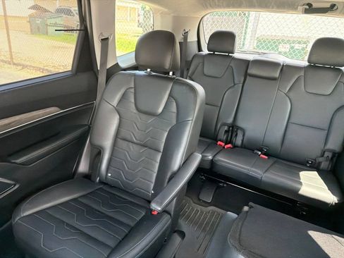 Used 2022 Kia Telluride SX w/ SX Prestige Package AWD/4WD image 12