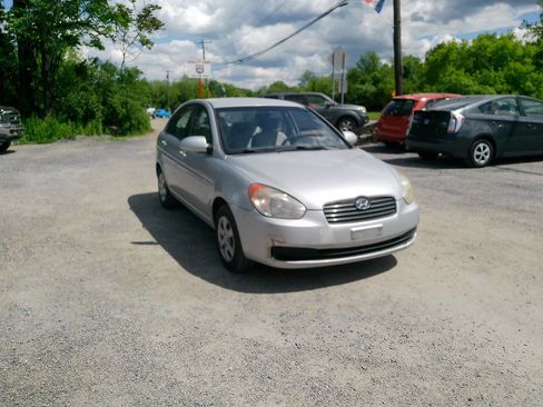 Used 2009 Hyundai Accent GLS w/ Popular Equipment Pkg 5 FWD image 2