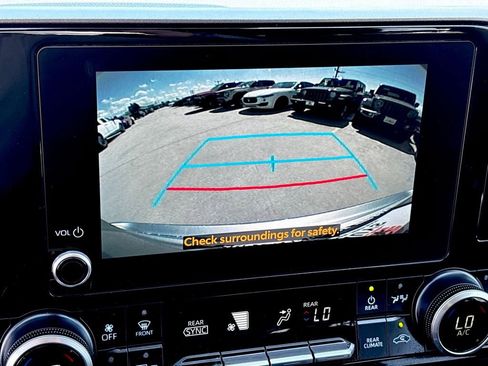 Used 2023 Toyota Highlander XLE image 18