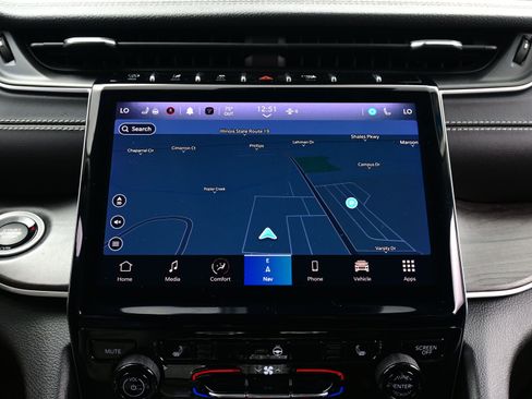 Used 2023 Jeep Grand Cherokee L Limited image 21