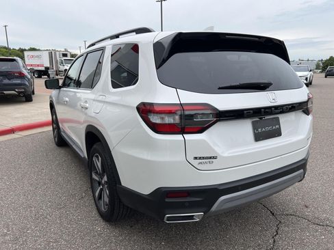 Used 2025 Honda Pilot Elite image 12
