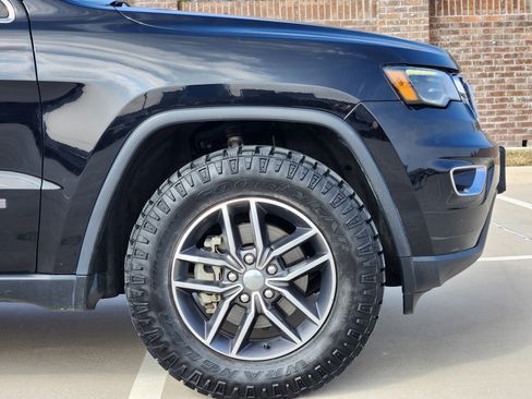 Used 2018 Jeep Grand Cherokee Limited w/ Luxury Group II image 10