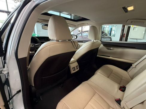 Used 2017 Lexus ES 350 w/ Luxury Package FWD image 29