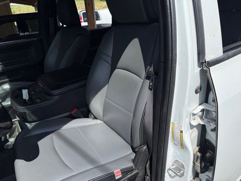 Used 2022 RAM 2500 Tradesman w/ Chrome Appearance Group image 3