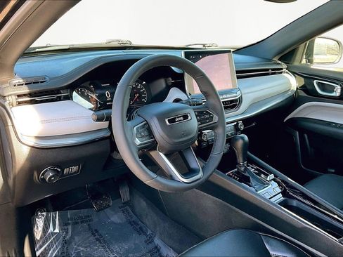 Used 2023 Jeep Compass Limited image 14