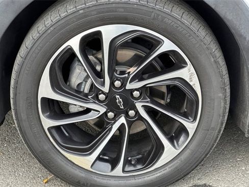 Used 2023 Chevrolet Bolt EUV Premier w/ Sun & Sound Package image 43