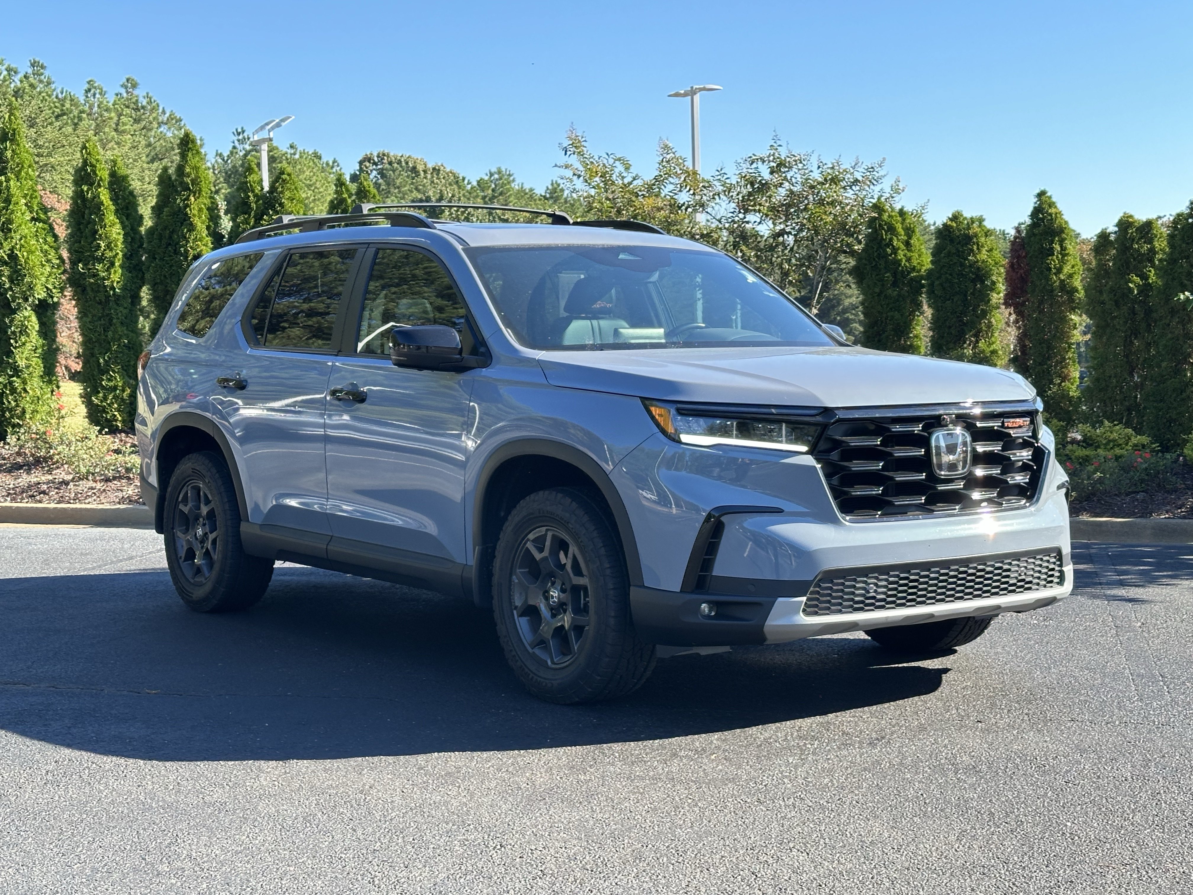 Used 2024 Honda Pilot TrailSport image 2