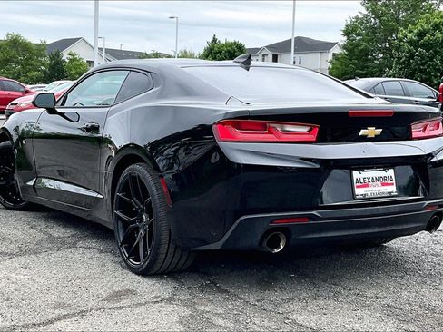 Used 2018 Chevrolet Camaro LT RWD image 10