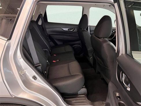 Used 2020 Nissan Rogue SV image 10