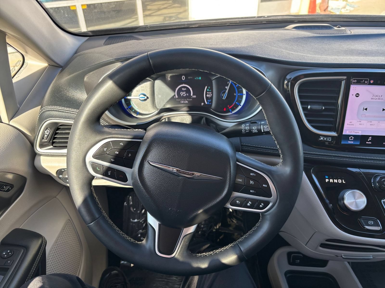 Used 2023 Chrysler Pacifica Touring-L FWD image 38