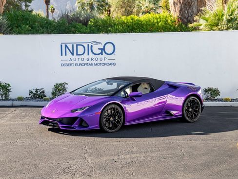 Used 2024 Lamborghini Huracan EVO image 2