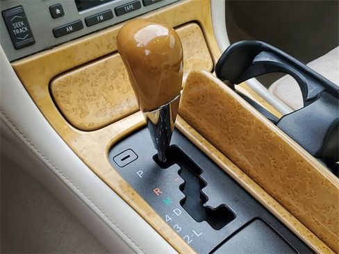 Used 2005 Lexus SC 430 Convertible image 19