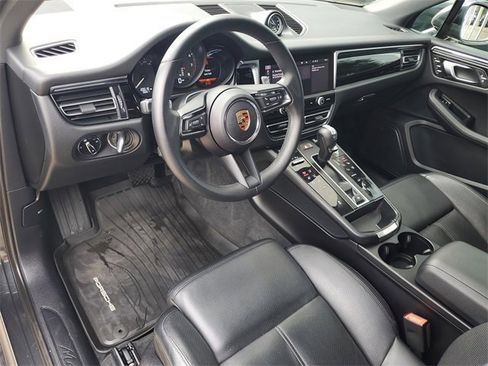 Used 2024 Porsche Macan w/ Premium Plus Package image 4