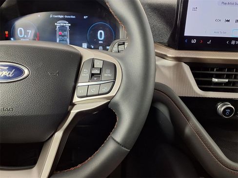 Used 2025 Ford Explorer Active image 17