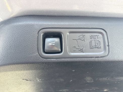 Used 2022 Ford Expedition Limited AWD/4WD image 35