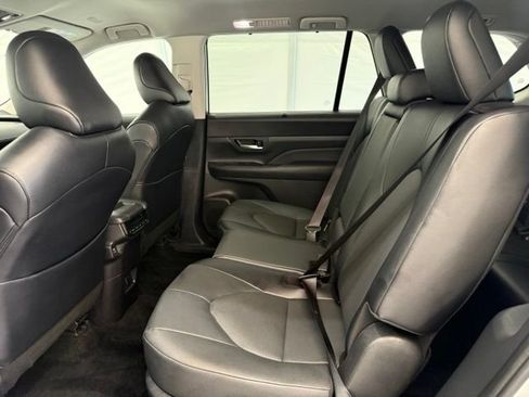 Used 2025 Toyota Grand Highlander AWD image 17