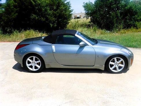 Used 2005 Nissan 350Z Grand Touring RWD image 4