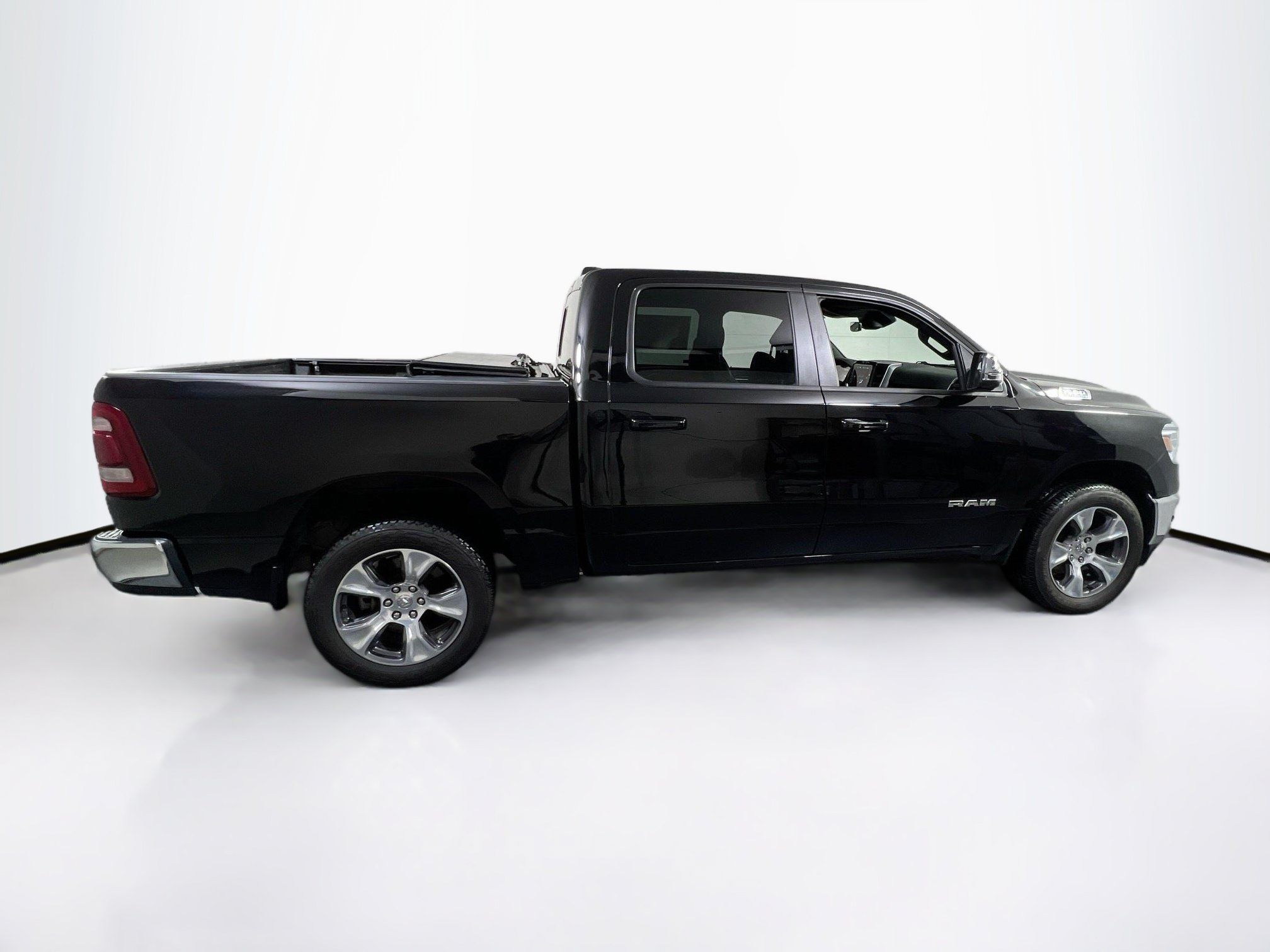 Used 2023 RAM 1500 Laramie AWD/4WD image 4