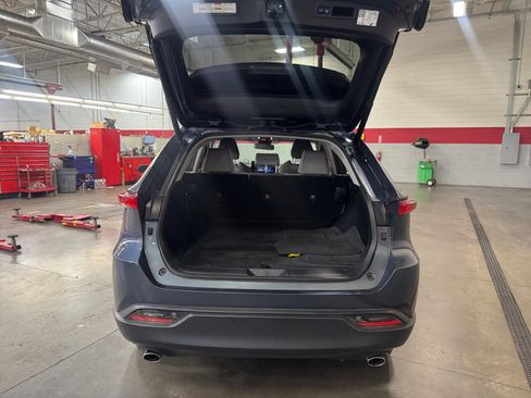 Used 2021 Toyota Venza LE w/ Carpet Mat Package (TMS) image 34