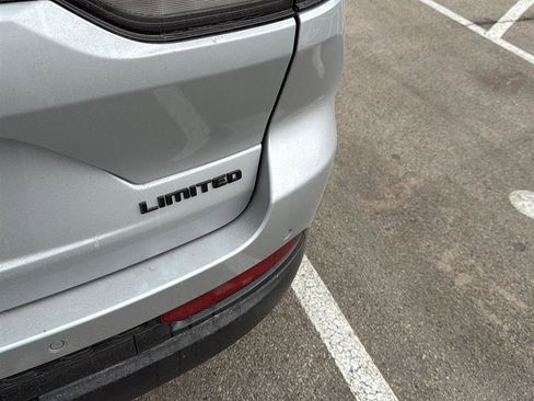 Used 2024 Jeep Grand Cherokee Limited w/ Black Appearance Package image 18