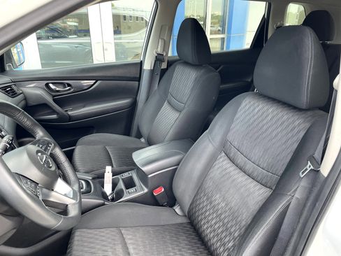 Used 2017 Nissan Rogue SV w/ SV Premium Package AWD/4WD image 11