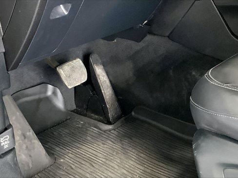 Used 2022 Ford Explorer XLT w/ Equipment Group 202A RWD image 22