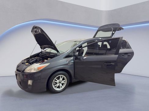 Used 2011 Toyota Prius Three image 9