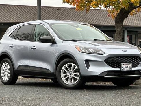 Used 2022 Ford Escape SE image 2
