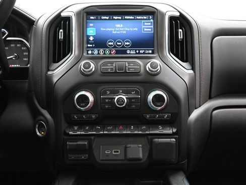 Used 2022 GMC Sierra 2500 AT4 w/ AT4 Premium Plus Package AWD/4WD image 17